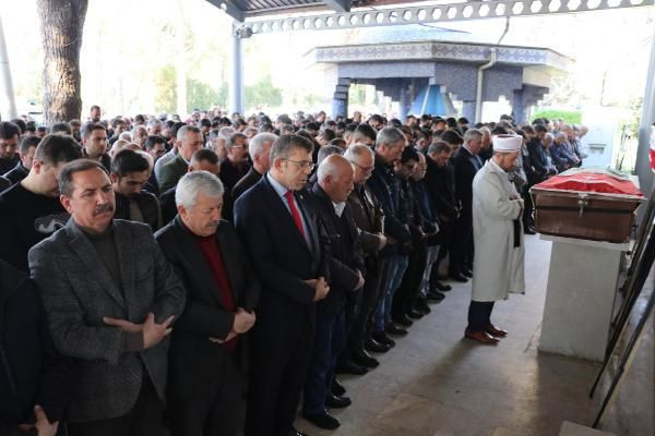 Oğlunun cenaze törenine kelepçeli olarak katıldı - Resim: 4