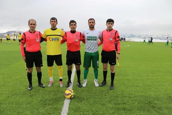 Amatör maçta ortalık savaş alanına döndü - Resim: 1