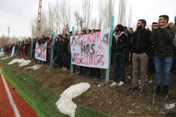 Amatör maçta ortalık savaş alanına döndü - Resim: 4
