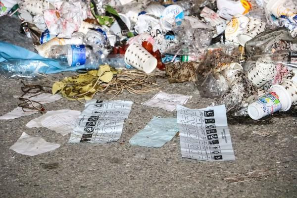 Antalya'da çöp kutusundan mühürlü oy pusulası çıktı - Resim: 4