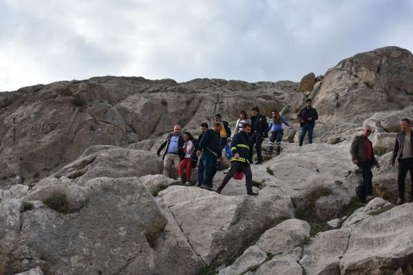 Van'da Suriyeli kız kayalıklarda intihar girişiminde bulundu - Resim: 3