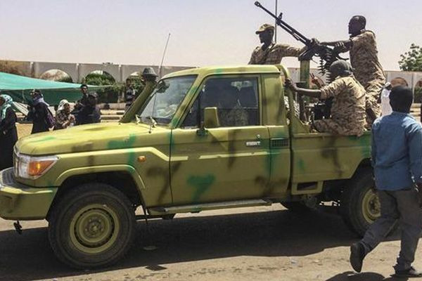 Gamze Özçelik'ten duygulandıran Sudan paylaşımı! - Resim: 1