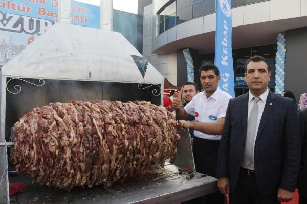 650 kiloluk cağ kebabı ile rekor kırdılar - Resim: 2