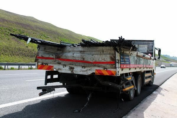 Otobüs TIR'a arkadan çarptı: 2 ölü, çok sayıda yaralı - Resim: 2