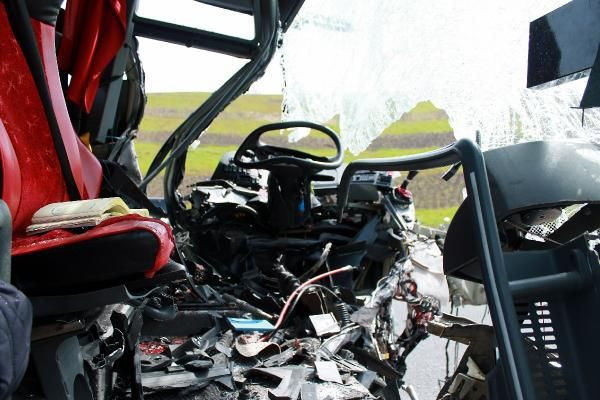 Otobüs TIR'a arkadan çarptı: 2 ölü, çok sayıda yaralı - Resim: 4