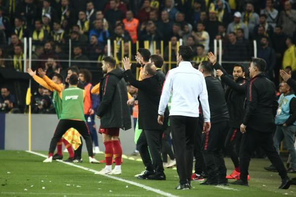 Fenerbahçe Galatasaray derbisinde Hasan Ali Kaldırım kırmızı kart gördü - Resim: 2
