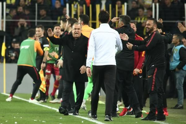 Fenerbahçe Galatasaray derbisinde Hasan Ali Kaldırım kırmızı kart gördü - Resim: 3