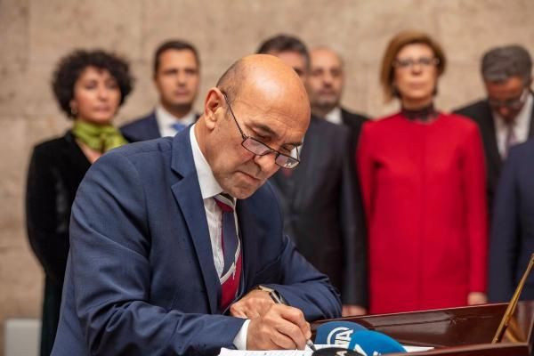 İzmir Büyükşehir  Belediye Başkan Soyer Anıtkabir'i ziyaret etti Deftere ne yazdı - Resim: 1