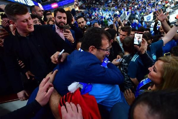 Ekrem İmamoğlu'na Anadolu Efes maçında büyük sevgi - Resim: 1