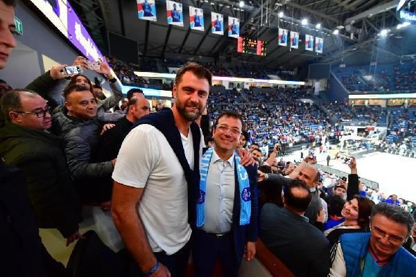 Ekrem İmamoğlu'na Anadolu Efes maçında büyük sevgi - Resim: 4