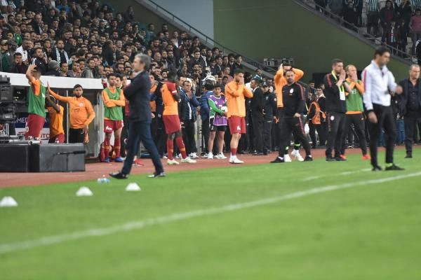 Fatih Terim'den sert tepki! Maç bitti sahaya girdi - Resim: 4