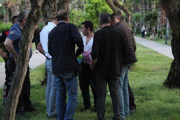 Genç kızı takip ediyordu! Kadın kıyafetlerini çıkarınca polis şok oldu - Resim: 2