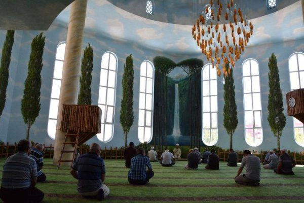 Kırşehir'deki Hamidiye Camii'nin içi 'cennet' izlenimi veriyor Bakara suresinden esinlendi - Resim: 3