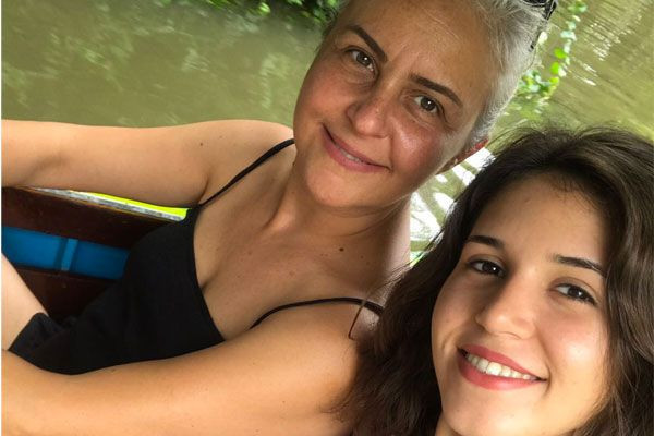 Ferhunde Hanımlar'ın yıldızı İpek Çeken'den olay itiraf: Çırılçıplak soyunurum - Resim: 1