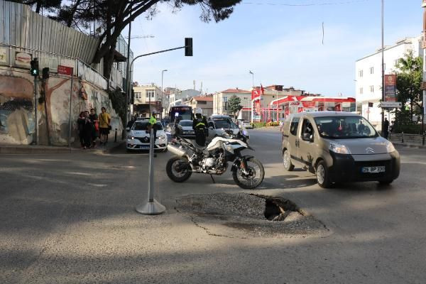 İstanbul Üsküdar'da yol çöktü - Resim: 1
