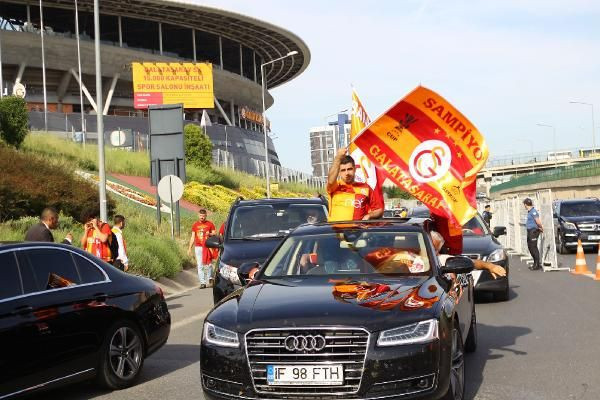Aslantepe'de futbol şöleni 19 Mayıs coşkusu - Resim: 1