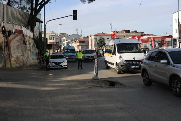 İstanbul Üsküdar'da yol çöktü - Resim: 4
