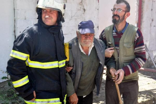 Tekirdağ Malkara'da yangın 2 evi kül etti - Resim: 1