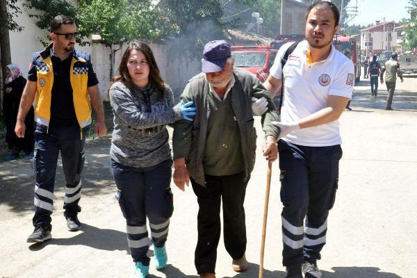 Tekirdağ Malkara'da yangın 2 evi kül etti - Resim: 2