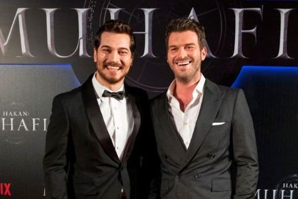 Çağatay Ulusoy ve Kıvanç Tatlıtuğ dalış için Jamaika'ya gidiyor! - Resim: 2