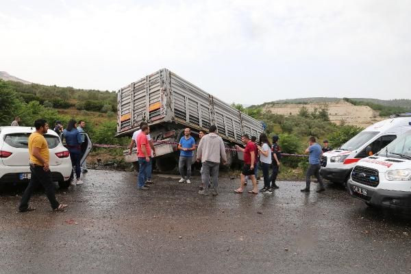 TIR ile otomobil çarpıştı: 1 ölü, 2 yaralı - Resim: 2