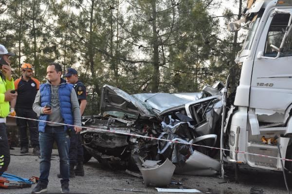 Bilecik'te feci kaza 2 TIR'ın arasında kaldı - Resim: 1