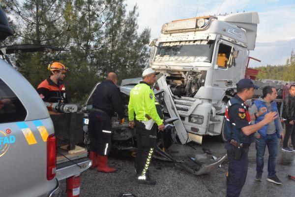 Bilecik'te feci kaza 2 TIR'ın arasında kaldı - Resim: 2