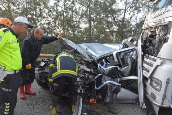Bilecik'te feci kaza 2 TIR'ın arasında kaldı - Resim: 3