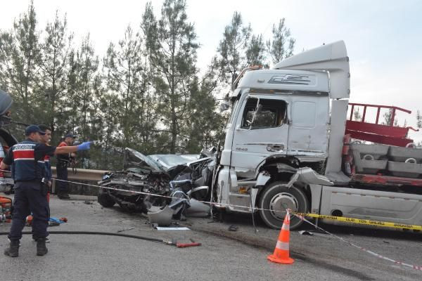 Bilecik'te feci kaza 2 TIR'ın arasında kaldı - Resim: 4