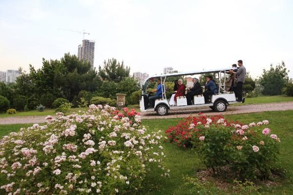 Emine Erdoğan, konuk Cumhurbaşkanının eşiyle yakından ilgilendi. - Resim: 1