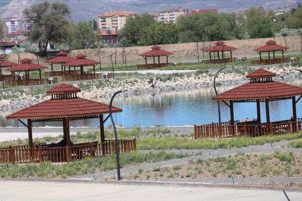 Sivas Şarkışla'da herkesi şaşırtan AK Parti havuzu - Resim: 1