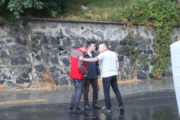 İstanbullular güne yağmurla başladı yollarda kazalar yaşandı - Resim: 1