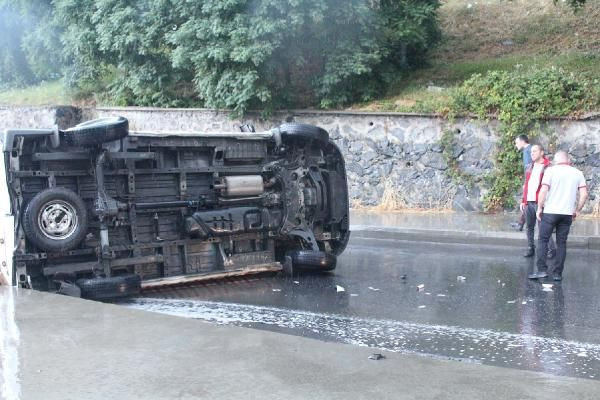 İstanbullular güne yağmurla başladı yollarda kazalar yaşandı - Resim: 3