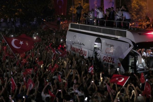 Yabancı basın İmamoğlu'nu yazdı! New York Times 'fırça' diye verdi - Resim: 4