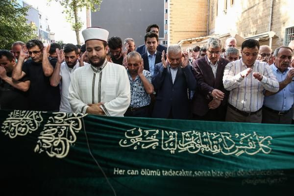 Binali Yıldırım'ın zor anları ağlamamak için kendisini zor tuttu - Resim: 3