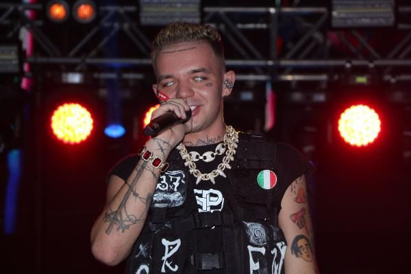 Antalya'da konser veren Rus şarkıcı Eldzhey'in beyaz lensleri dikkat çekti! - Resim: 2