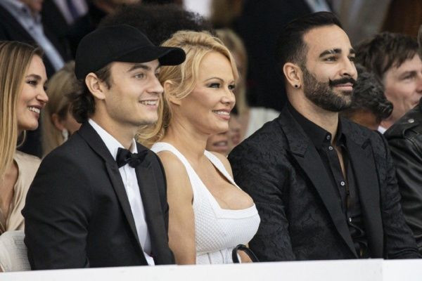 Pamela Anderson Adil Rami'den şiddet gördüğünü iddia ederek video yayınladı! - Resim: 1
