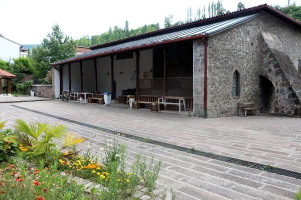 Fatih Sultan Mehmet'in namaz kıldığı 873 yıllık Ulu Cami hala ayakta - Resim: 1