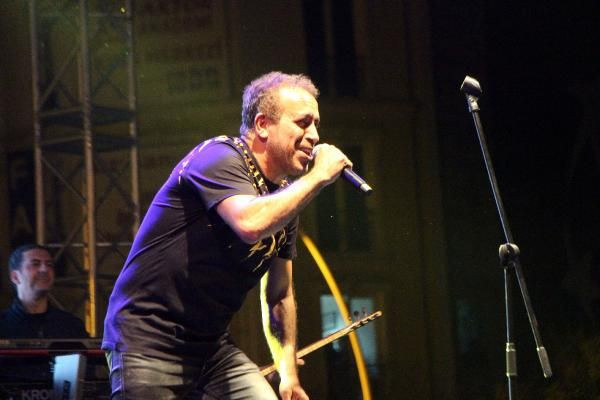 Atatürk'ün Bolu'ya gelişinin 85'inci yıldönümünde Haluk Levent sahne aldı - Resim: 1