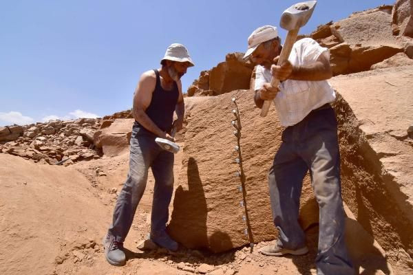 Bitlis'in Ahlat ilçesinde ekmeklerini taştan çıkarıyorlar - Resim: 2