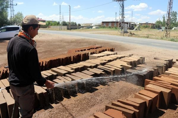 Bitlis'in Ahlat ilçesinde ekmeklerini taştan çıkarıyorlar - Resim: 4