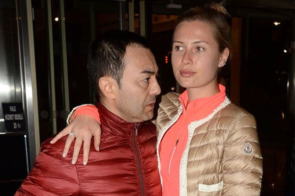 Serdar Ortaç'ın büyük derdi! Kısa boyu nedeniyle eşi Chloe'nin omzuna el atamıyor - Resim: 1