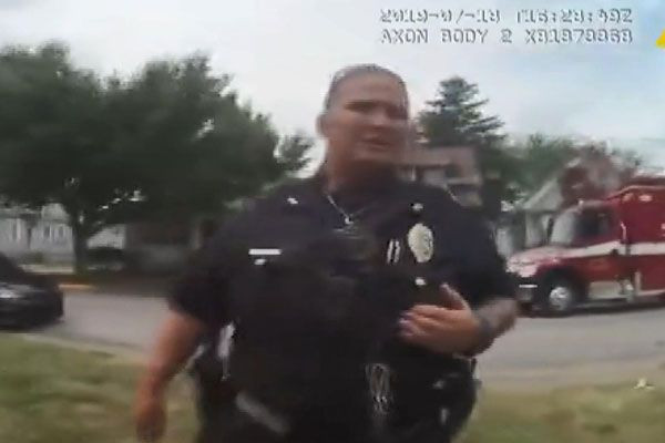 6 haftalık bebeği kurtarmayı başardı! Polis memuru ülkede kahraman ilan edildi - Resim: 2