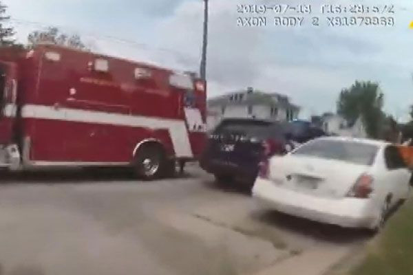 6 haftalık bebeği kurtarmayı başardı! Polis memuru ülkede kahraman ilan edildi - Resim: 3