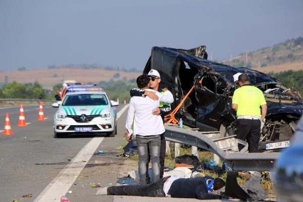 Bolu'da cenaze dönüşü feci kaza! Aynı aileden 10 kişi yaralandı 1 kişi hayatını kaybetti - Resim: 1