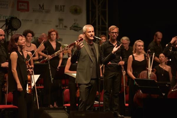 Dünyaca ünlü tenor Çeşme'de Nez ile Sezen Aksu şarkısı söyledi! Ortalığı inletti - Resim: 3