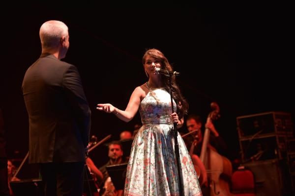 Dünyaca ünlü tenor Çeşme'de Nez ile Sezen Aksu şarkısı söyledi! Ortalığı inletti - Resim: 1