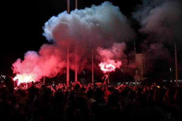 Liverpoollu taraftarların Taksim’de kupa coşkusu - Resim: 4