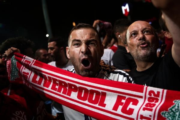 Liverpoollu taraftarların Taksim’de kupa coşkusu - Resim: 1