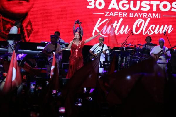 Üsküdar'da zafer bayramı coşkusu - Resim: 3